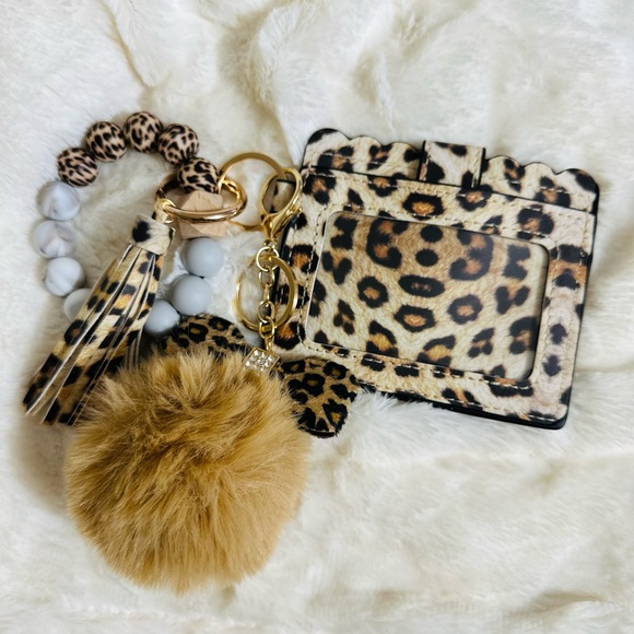 Wristlet keychain pompom wallet - Picture 4 of 6